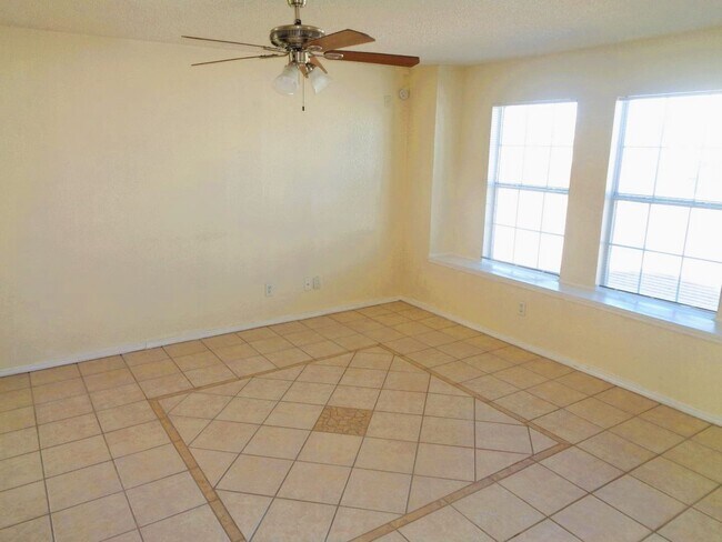 Building Photo - Adorable Single Level Eastside Home With Evaporative Air Located In Quiet Neighborhood