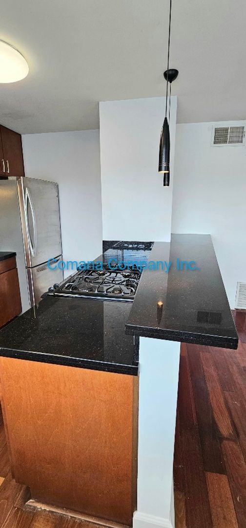 Building Photo - Beautifully appointed one bedroom one Bath...