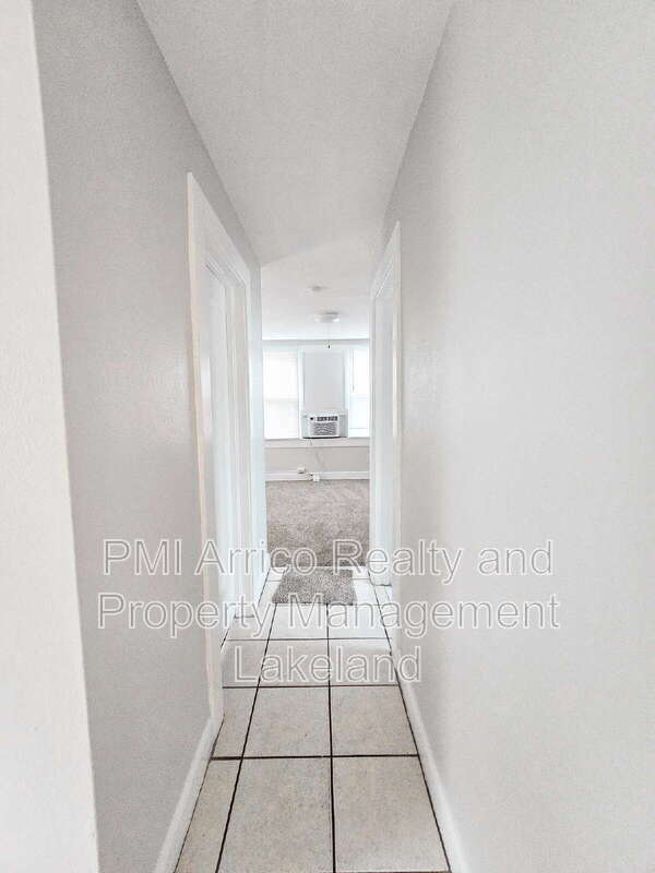 Building Photo - 115 8th St SE