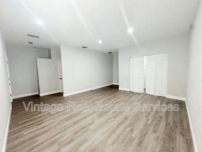 Building Photo - 4203 E Yukon St