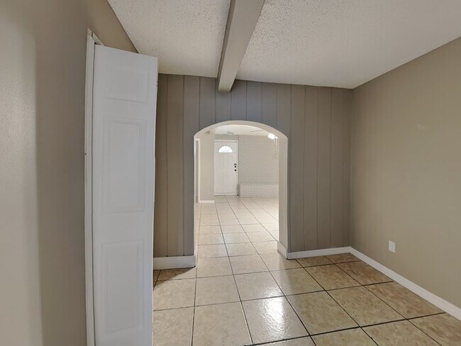 Building Photo - 2755 Ravenall Ave