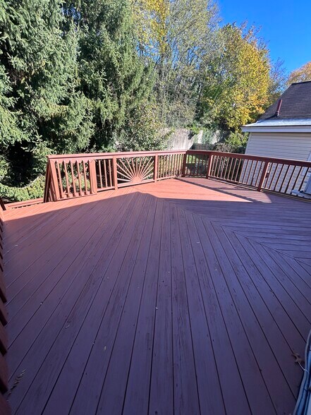 Building Photo - 131 5th St