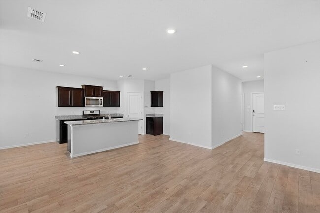 Building Photo - 8425 Wildwest Dr