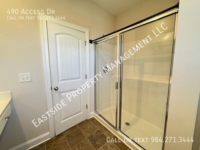 Building Photo - 490 Access Dr