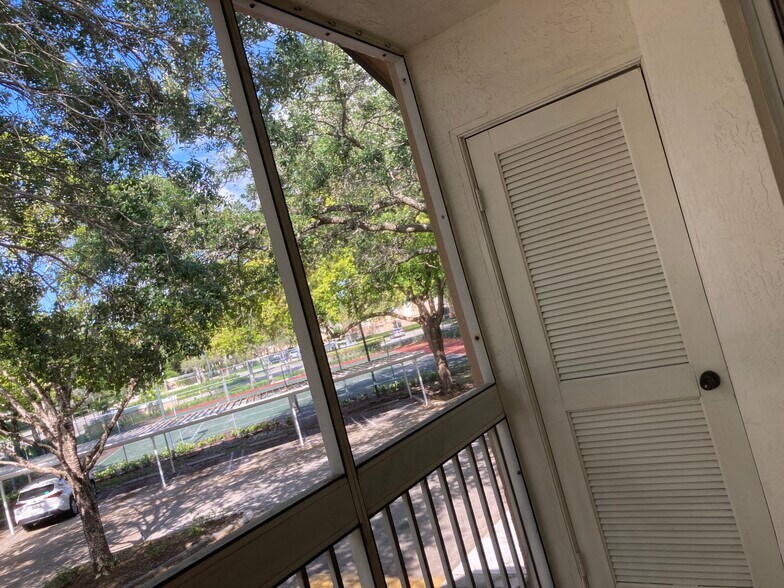 Building Photo - 9777 Westview Dr