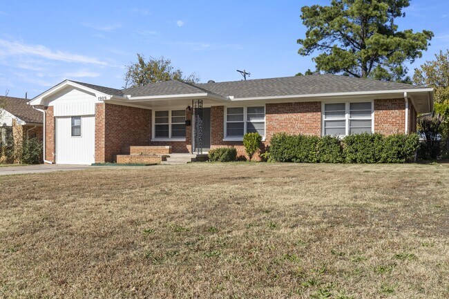 Building Photo - 1909 NE 52nd St