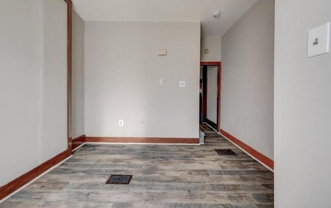 Building Photo - 833 Spruce St