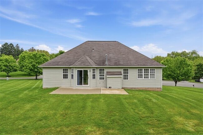 Building Photo - 223 Cottonwood Ln