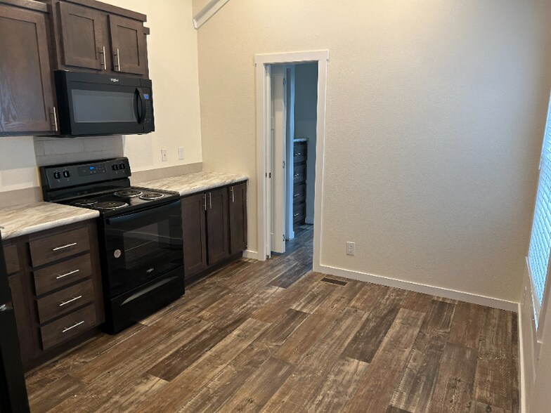 Building Photo - 5215 Crestway Rd