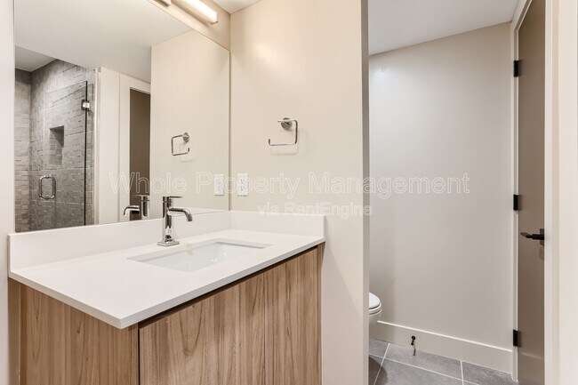 Building Photo - 2321 S High St