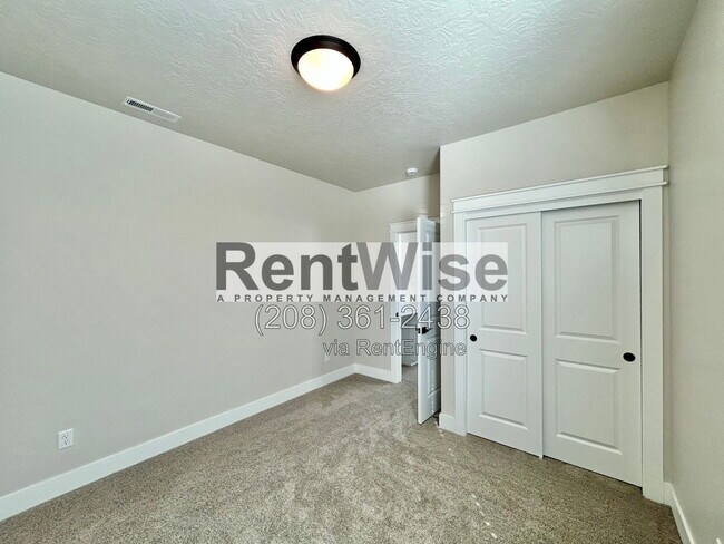 Building Photo - 5690 N Jumplist Ave