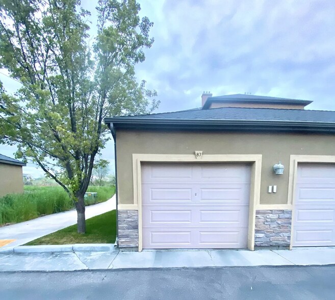 Building Photo - 425 S 2220 W