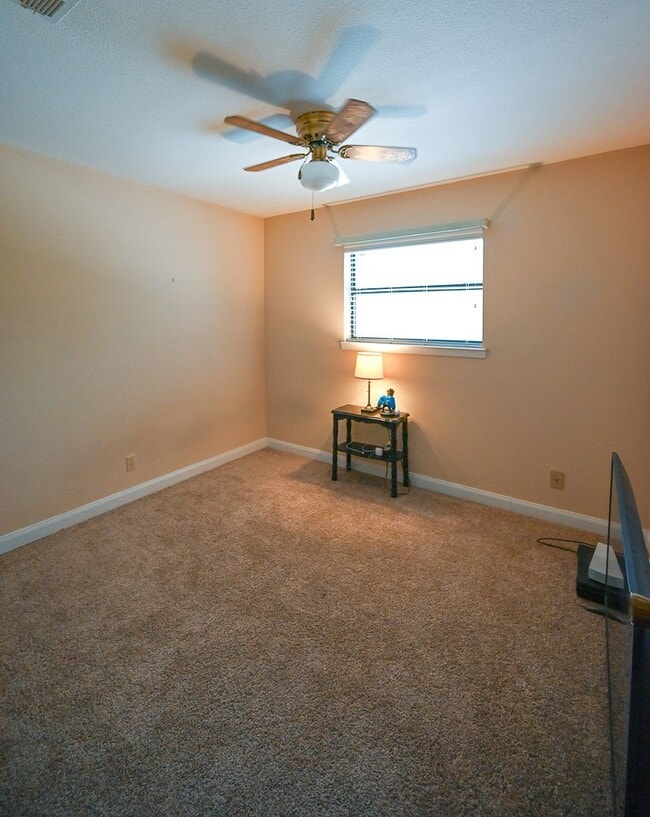 Building Photo - 412 Half Moon Way
