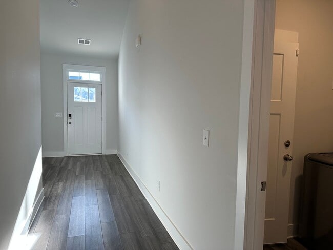 Building Photo - 521 Robinwood Pl