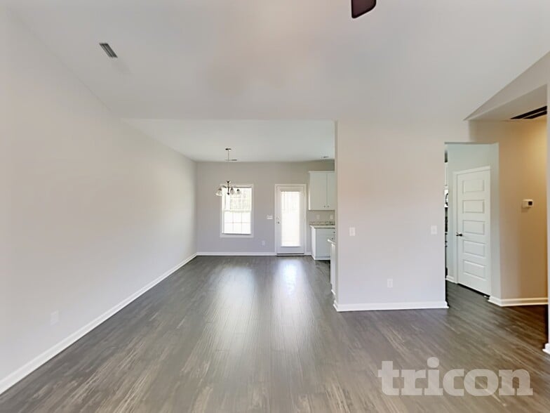 Building Photo - 1014 Cyril Dr