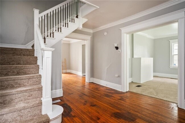 Building Photo - 117 Kenwood Ave