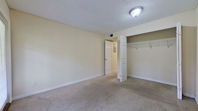 Building Photo - MOVE IN SPECIAL $500 OFF FIRST MONTH'S REN...