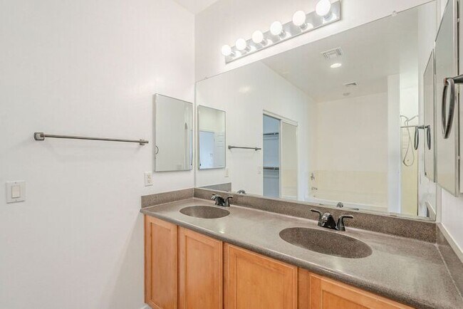 Building Photo - Pending/ Rented - Sahuarita Beauty!