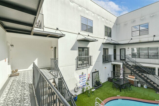 Building Photo - 17 Waugh Dr