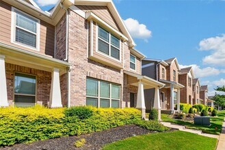 Building Photo - 3533 Cricket Dr