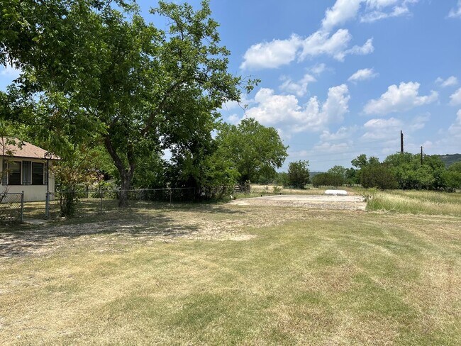 Building Photo - 899B Harper Rd