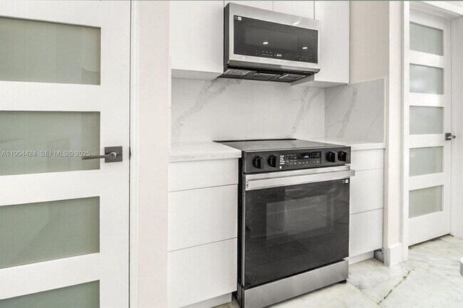 Building Photo - 513 Leslie Dr