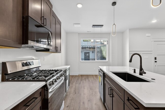 Building Photo - MODERN 3 BED 2.5 BATH TOWNHOME WITH 2 CAR GARAGE IN IDAHO FALLS