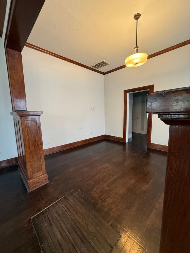 Building Photo - Spacious 3 Bed Near Downtown & OU Health + W/D Included & Driveway Parking