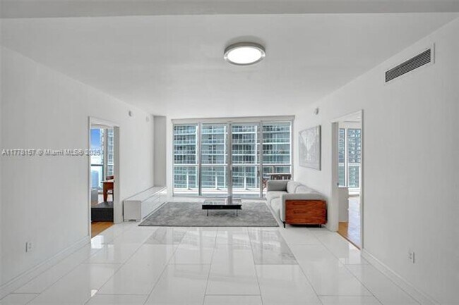 Building Photo - 475 Brickell Ave
