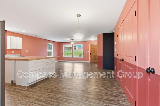 Building Photo - 3104 Husky Way