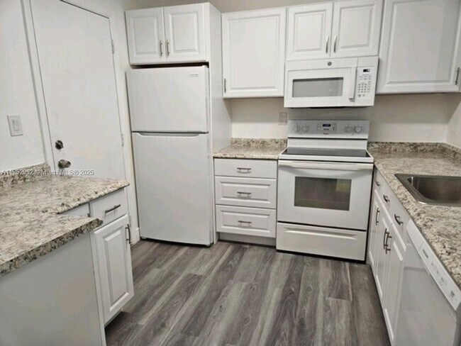 Building Photo - 404 NW 68th Ave
