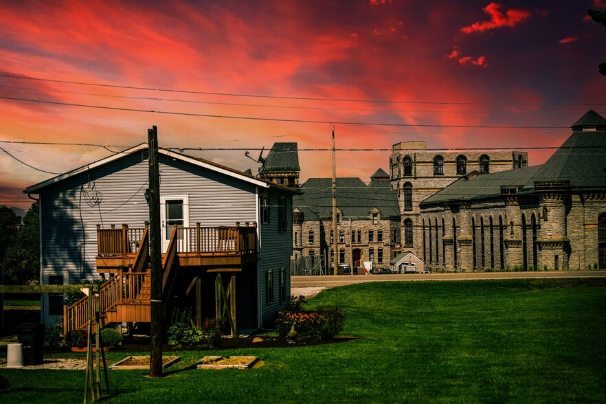 Building Photo - 902 Olivesburg Rd