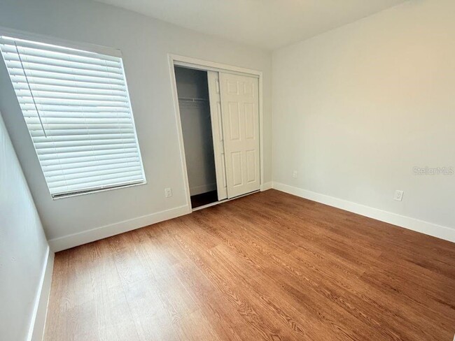 Building Photo - 109 Lakepointe Cir