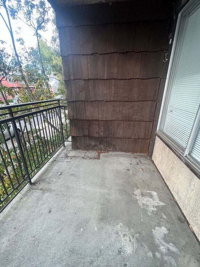 Building Photo - 2309 Blake St