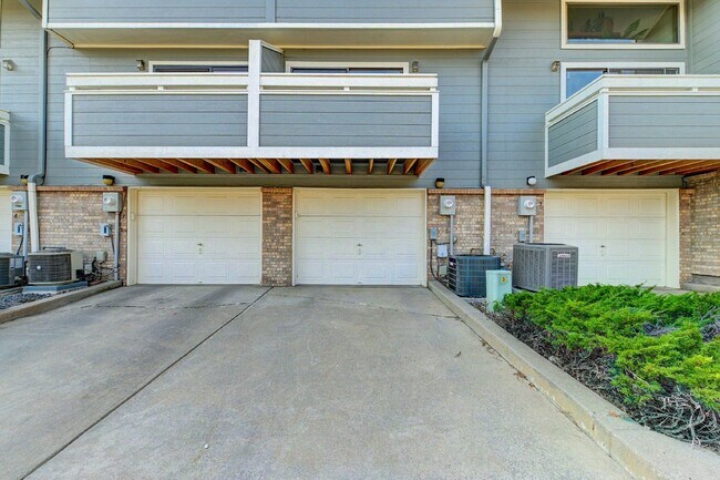 Building Photo - $2,400 - 2-Bed, 1.5-Bath Townhome in Lakewood Updated Throughout, With Garage + AC, Near Bear Cre...