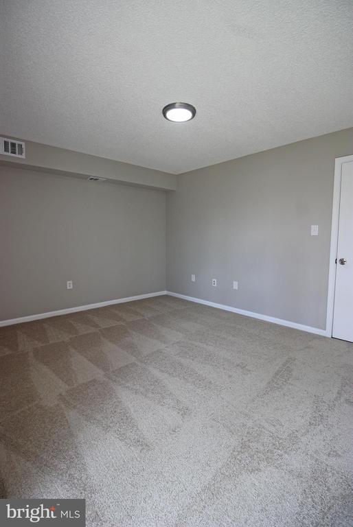 Building Photo - 10208 Bushman Dr