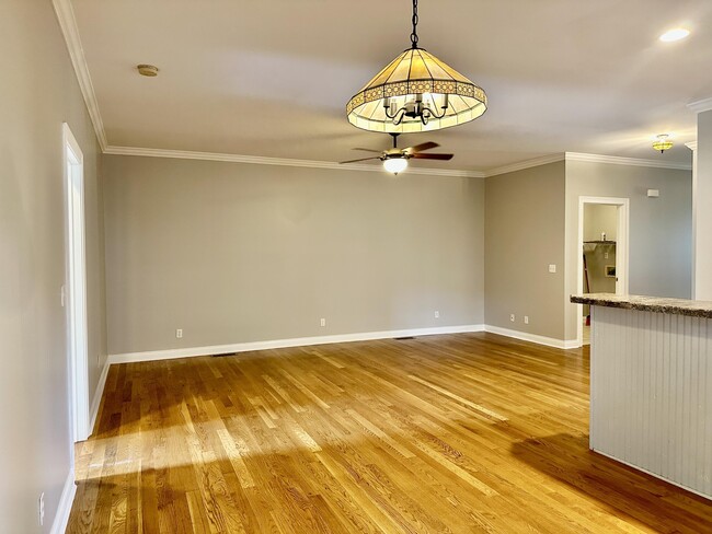 Building Photo - 114 W Green St