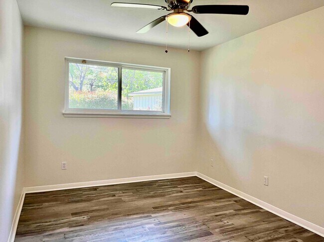 Building Photo - 8106 Mullins Dr