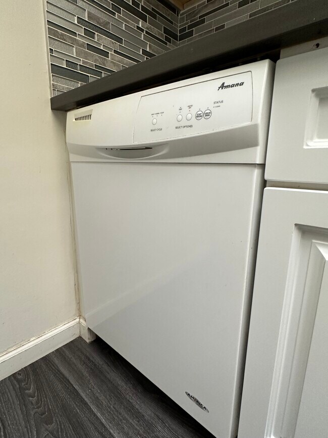 Building Photo - 9121 Nasreen Dr