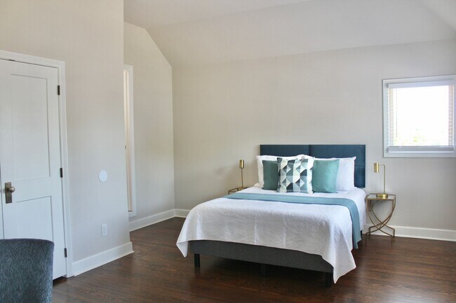 Building Photo - Rosedale