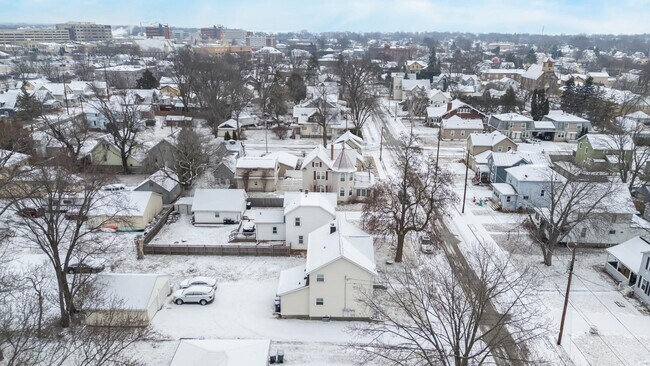 Building Photo - 417 Caroline St