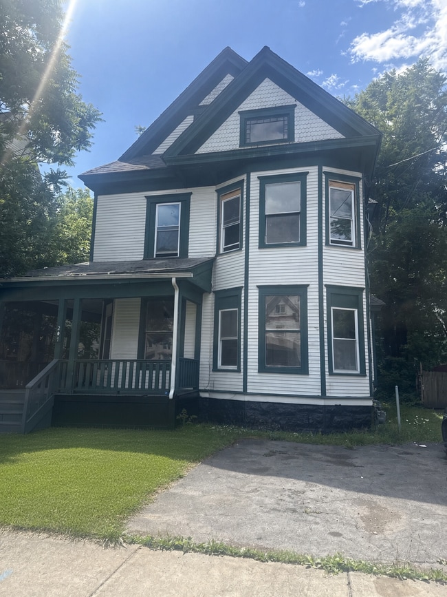 Building Photo - 207 McLennan Ave