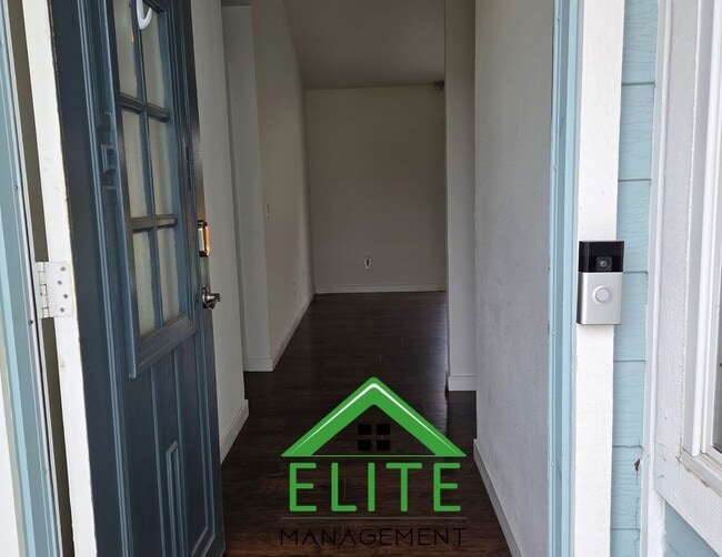 Building Photo - Beautifully Updated 3 Bedroom, 2 Bath Home...