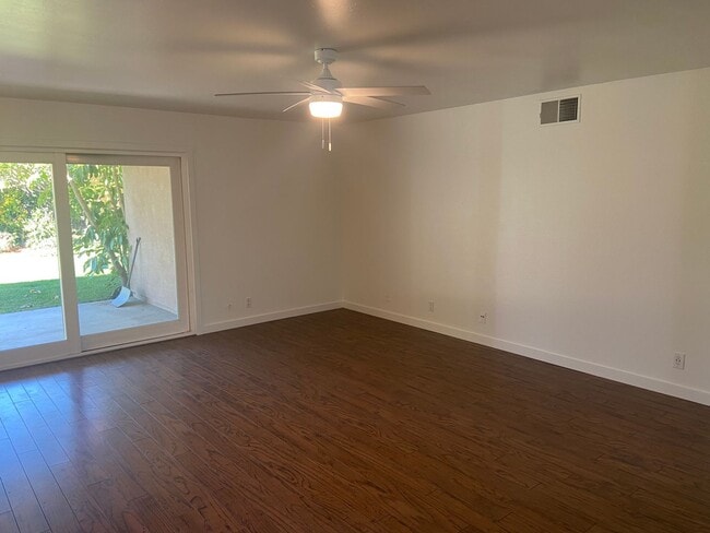 Building Photo - Beautiful, Updated 3 Bed/2 Bath in Highly Desired San Carlos!