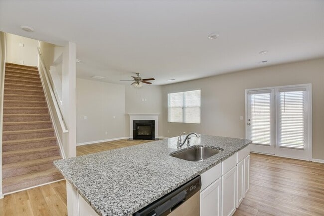 Building Photo - 6099 Whitewater Dr