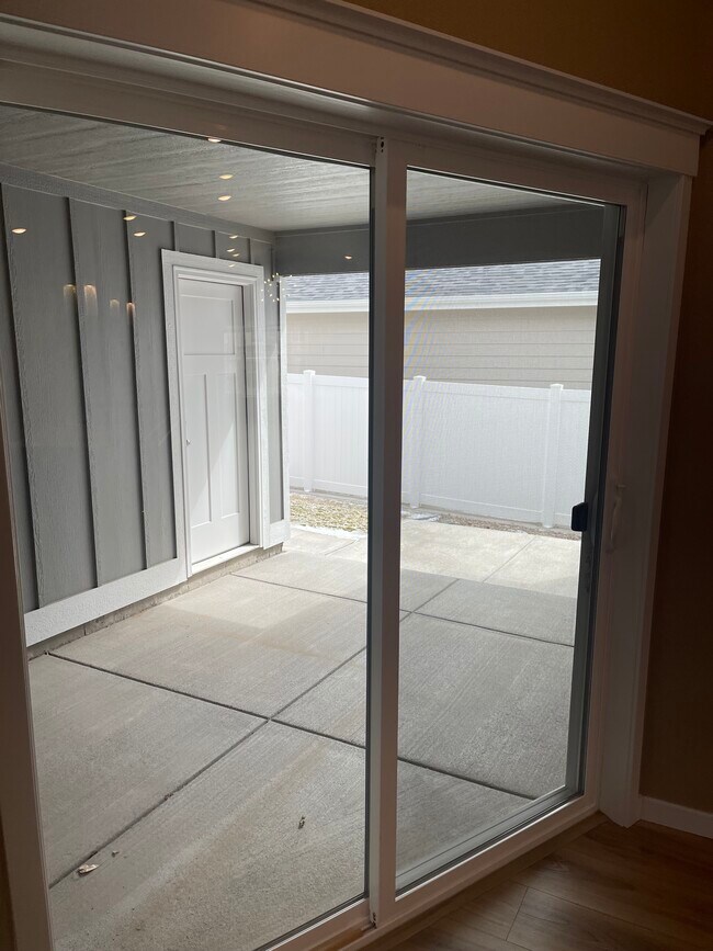 Covered Patio - 4723 Van Buren Ave