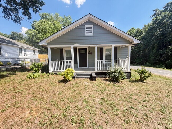 Building Photo - Fully Renovated 2-Bed Charmer on a Spacious Corner Lot – Near Downtown!