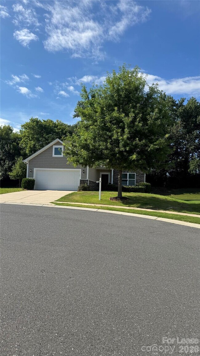 Building Photo - 504 Twelve Oaks Ln