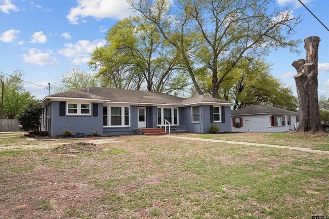 Building Photo - Coming Soon! 3 Bedroom 2 Bath 2 Carport Re...