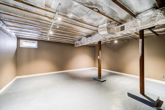 Building Photo - 351 US-209